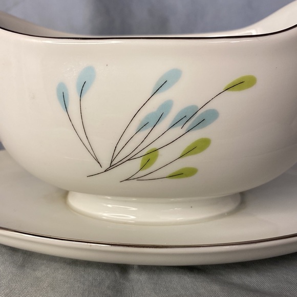 Vita Craft Symphony ~ Gravy Boat w/ attached Plate - Picture 2 of 10